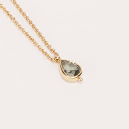 Water drop necklace : Light greyish pink pear-shaped sapphire and two pear shaped diamonds in a 18K white gold chain.