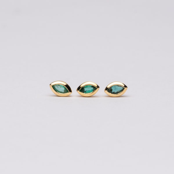 Earrings shaped colombian emerald in 18K yellow gold