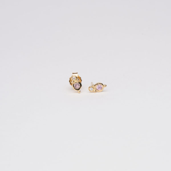 Earrings : Brilliant cut diamond and pink sapphire in 18K yellow gold