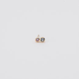 Earring : Brilliant cut greyish pink and greyish blue sapphires in 18K yellow gold.