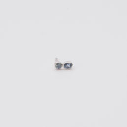Earring : Brilliant and oval cut light greyish blue sapphires in 18K white gold.