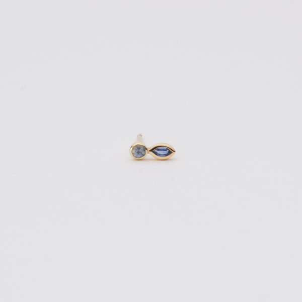 Earring : Little blue petal shaped greyish blue sapphire and marquise shaped ocean blue sapphire in 18K yellow gold