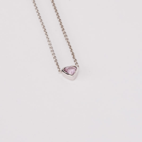 Bracelet / Necklace : Light pink heart shaped sapphire necklace in 18k white gold (40 cm chain).