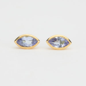 Earrings Marquise shaped tanzanite in 18K yellow gold.